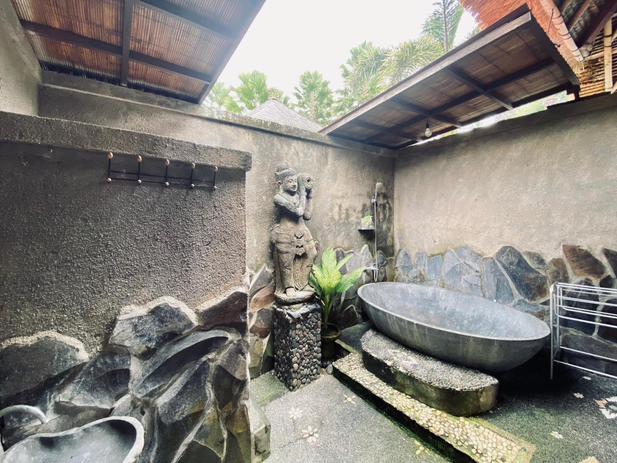 Dong Loka Guesthouse Bali Carangsari Екстериор снимка